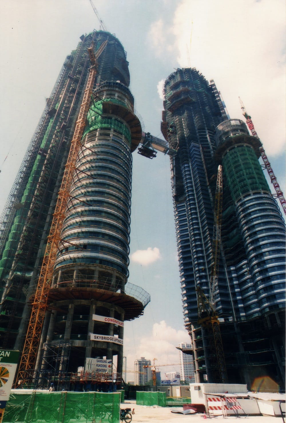 tháp đôi Petronas có gì