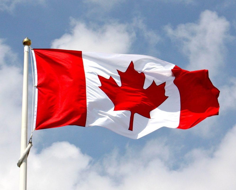 quốc kỳ canada, quốc kỳ của canada, quốc kỳ canada có hình lá gì, ý nghĩa quốc kỳ canada, lá trên quốc kỳ canada, biểu tượng quốc kỳ canada, hình ảnh quốc kỳ canada, quốc kỳ của nước canada, ý nghĩa của quốc kỳ canada
