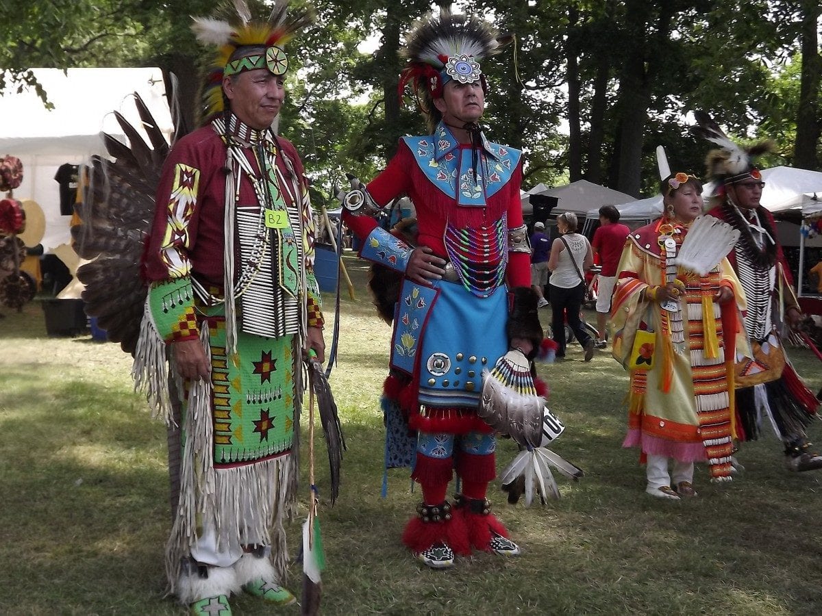 trang phục truyền thống của canada, trang phục truyền thống canada, trang phục truyền thống nước canada, trang phục truyền thống của người canada
