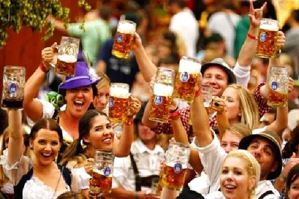 lễ hội bia đức, trang phục lễ hội bia đức, lễ hội bia của đức, lễ hội bia của đức ở thành phố nào, lễ hội bia ở đức, lễ hội bia oktoberfest tại đức, lễ hội bia tại đức, lễ hội bia, ý nghĩa lễ hội bia oktoberfest, lễ hội bia berlin, nguồn gốc của lễ hội bia
