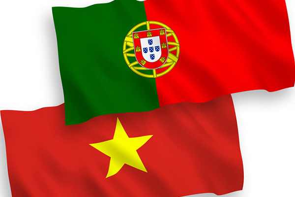 Nếu bạn muốn tìm hiểu về cộng đồng người Việt ở Bồ Đào Nha, hình ảnh này là một sự lựa chọn tuyệt vời. Bức ảnh thể hiện sự đoàn kết và tình cảm của cộng đồng Việt Nam tại Bồ Đào Nha.