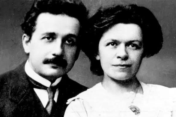 Einstein với người vợ đầu tiên